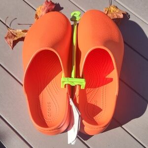 NWT Platform CROCS🎃